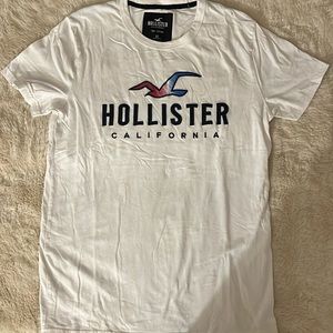 Men’s Hollister white tee